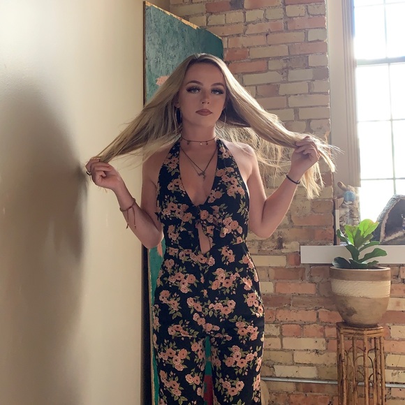 Billabong Flower Print Romper🌙 - Picture 11 of 11